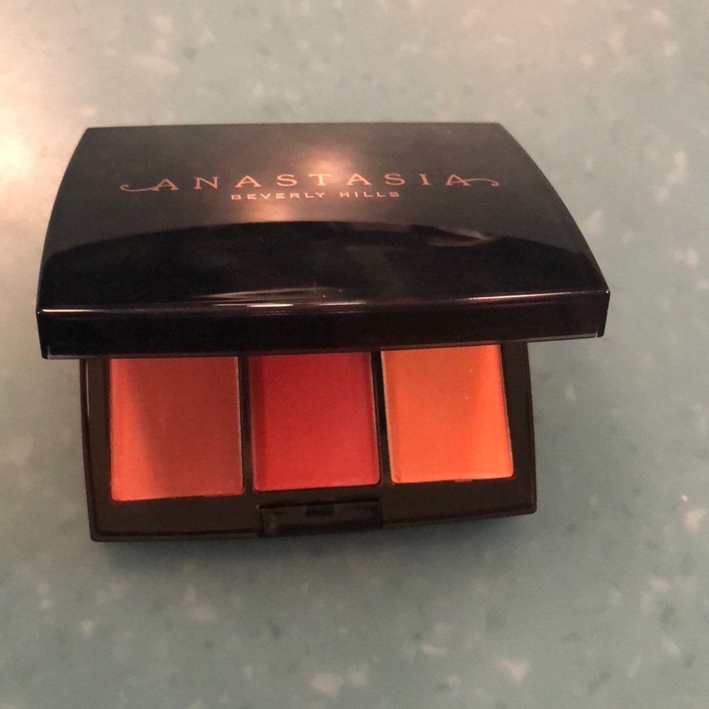Anastasia Beverly Hills Blush Trio “PEACHY LOVE”